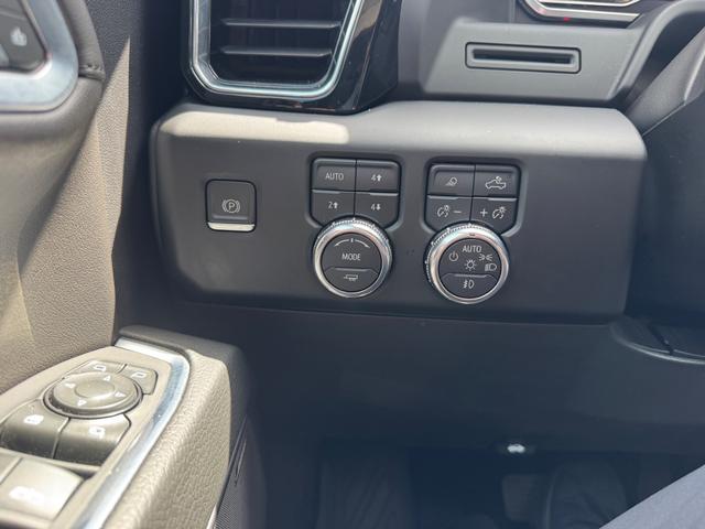 GMC Sierra 1500 Vehicle Full-screen Gallery Image 26