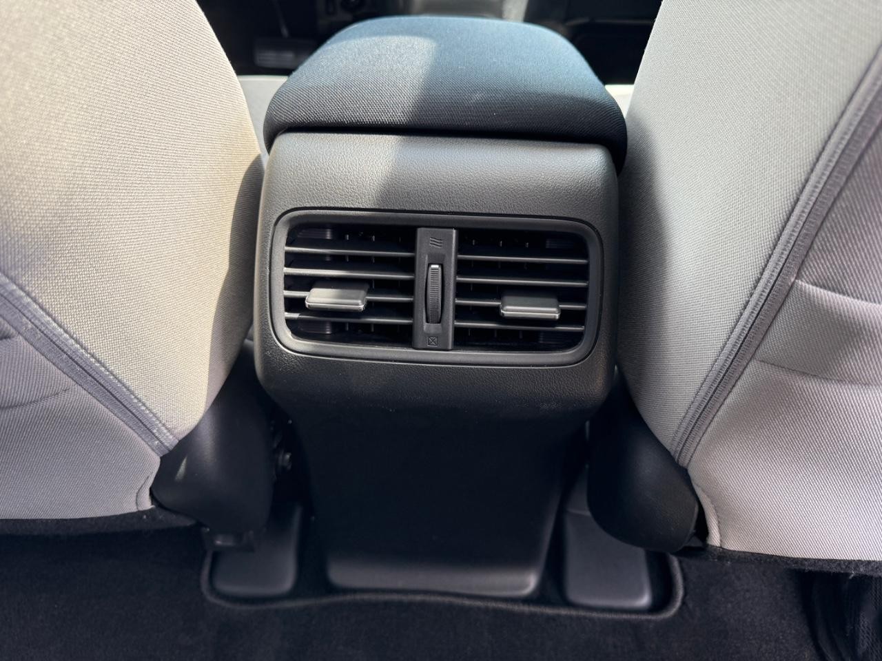 Honda CR-V Vehicle Full-screen Gallery Image 16