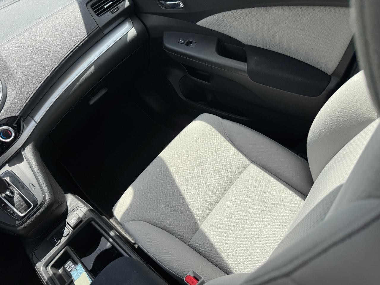 Honda CR-V Vehicle Full-screen Gallery Image 17