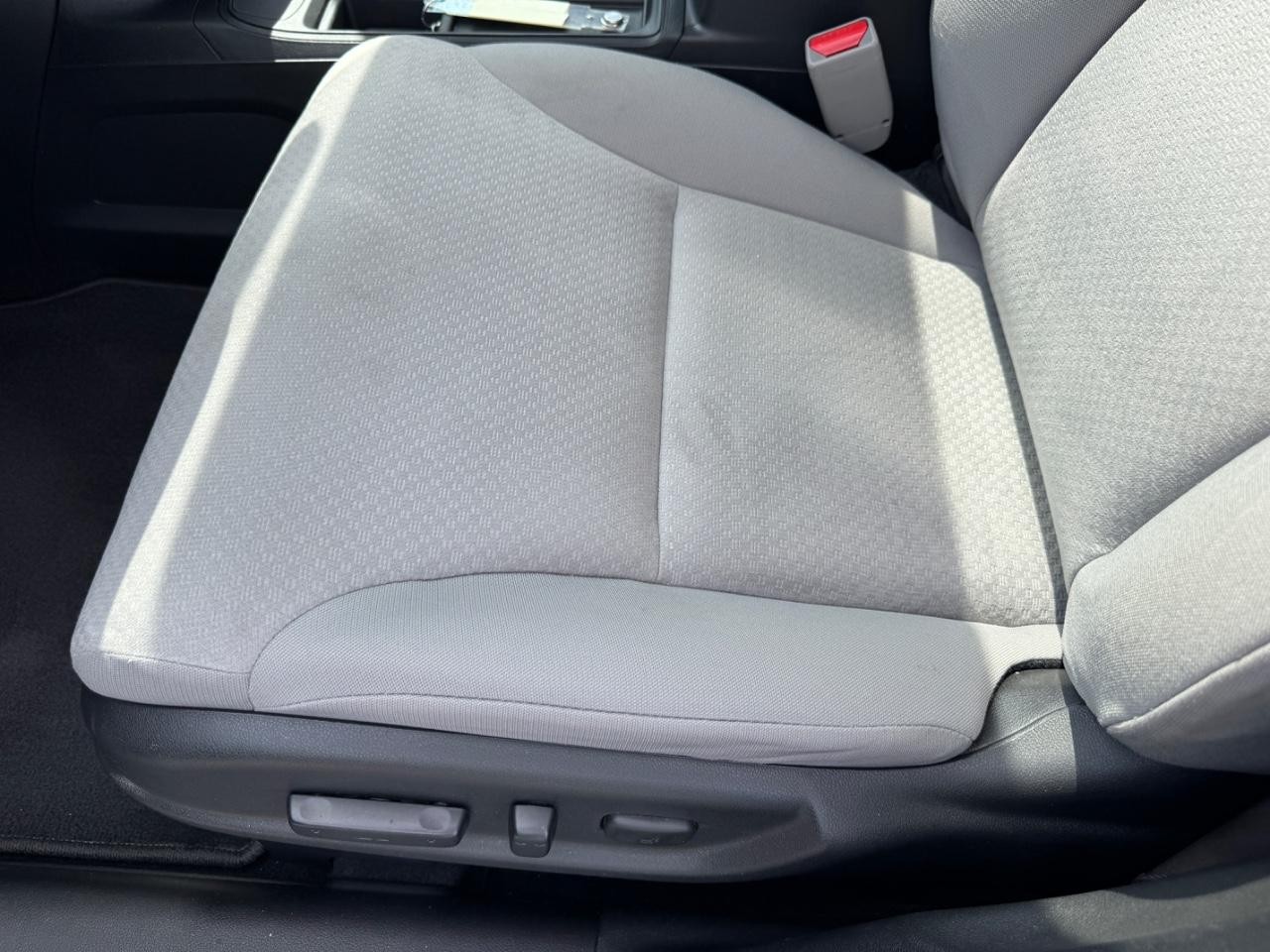 Honda CR-V Vehicle Full-screen Gallery Image 19