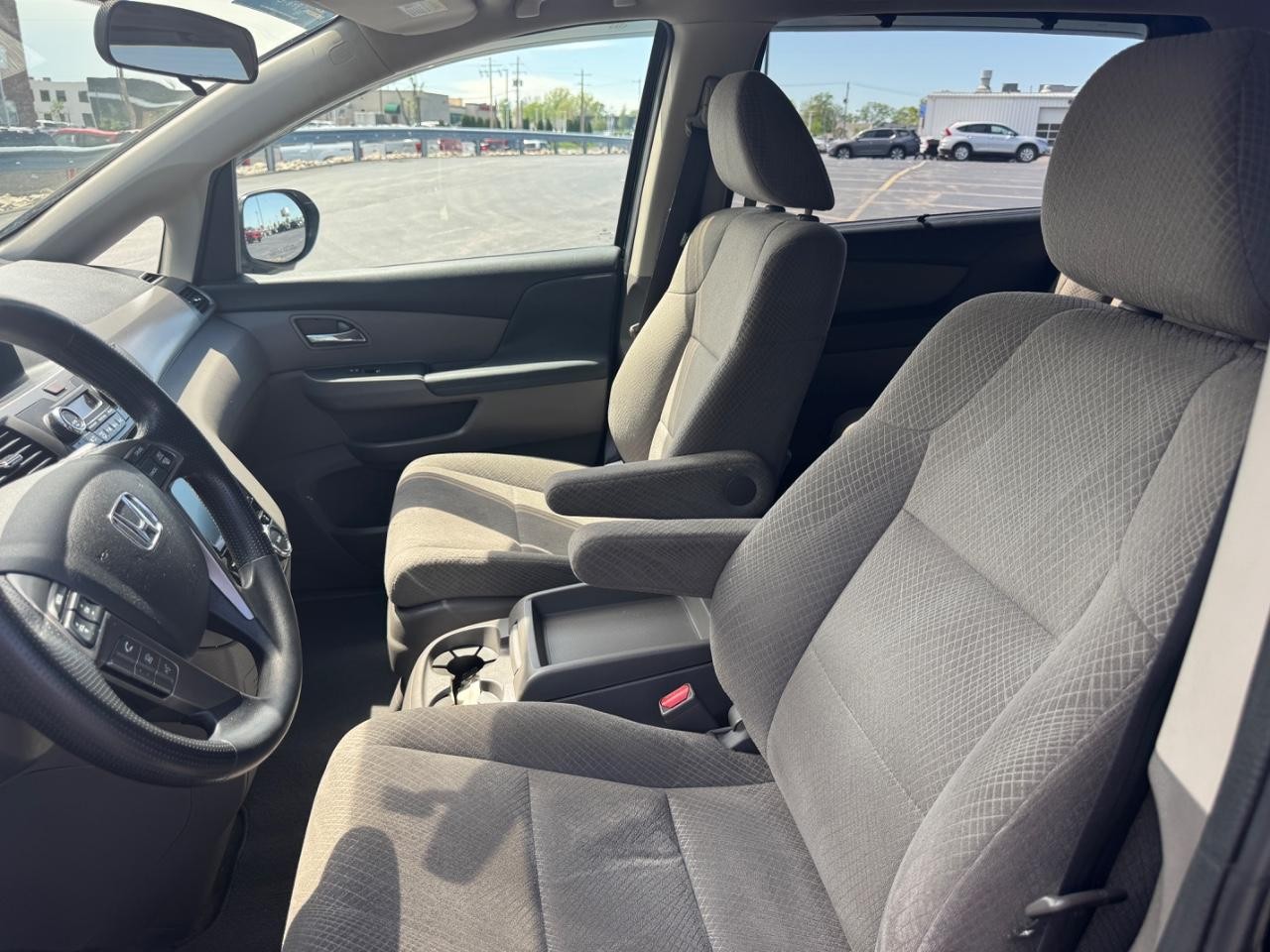 Honda Odyssey Vehicle Full-screen Gallery Image 16