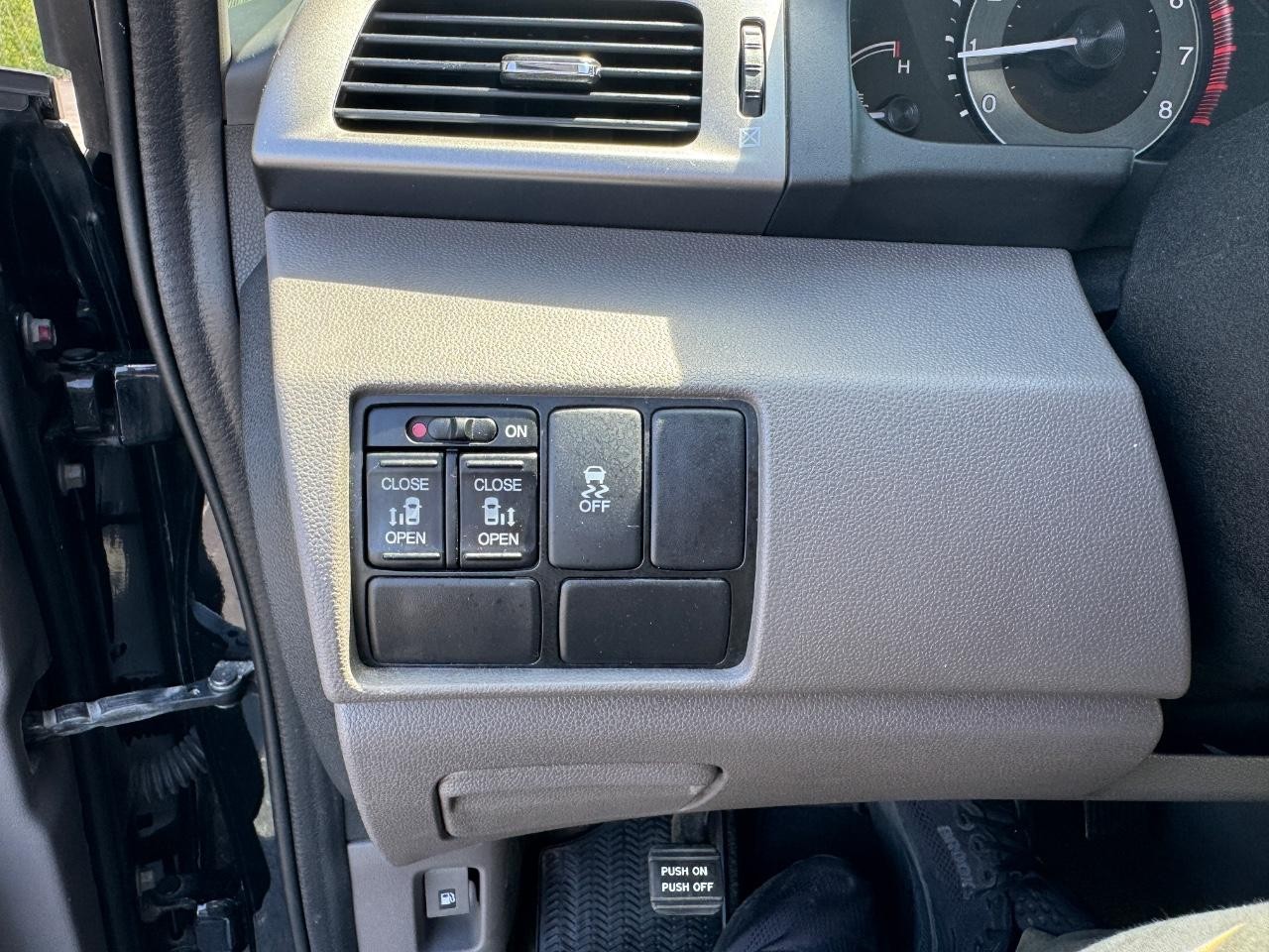 Honda Odyssey Vehicle Full-screen Gallery Image 24