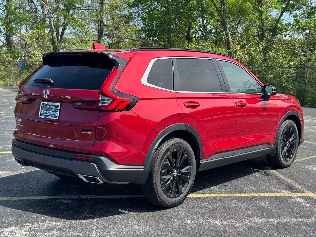 Honda CR-V Hybrid Vehicle Full-screen Gallery Image 04