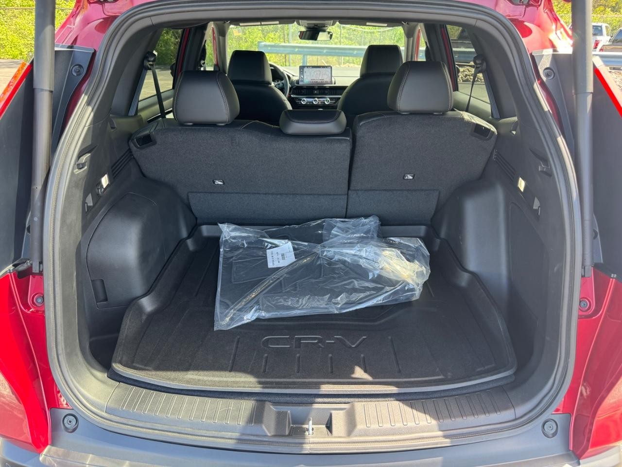 Honda CR-V Hybrid Vehicle Full-screen Gallery Image 05