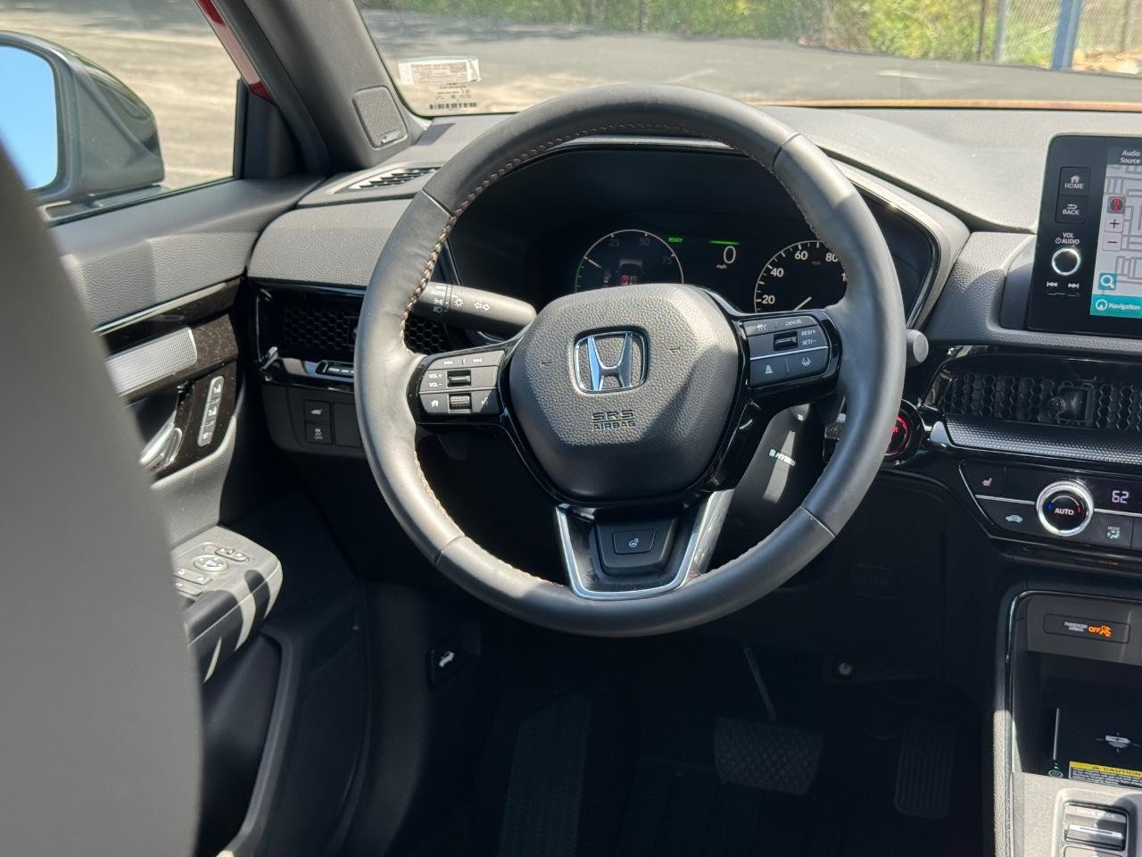 Honda CR-V Hybrid Vehicle Full-screen Gallery Image 12