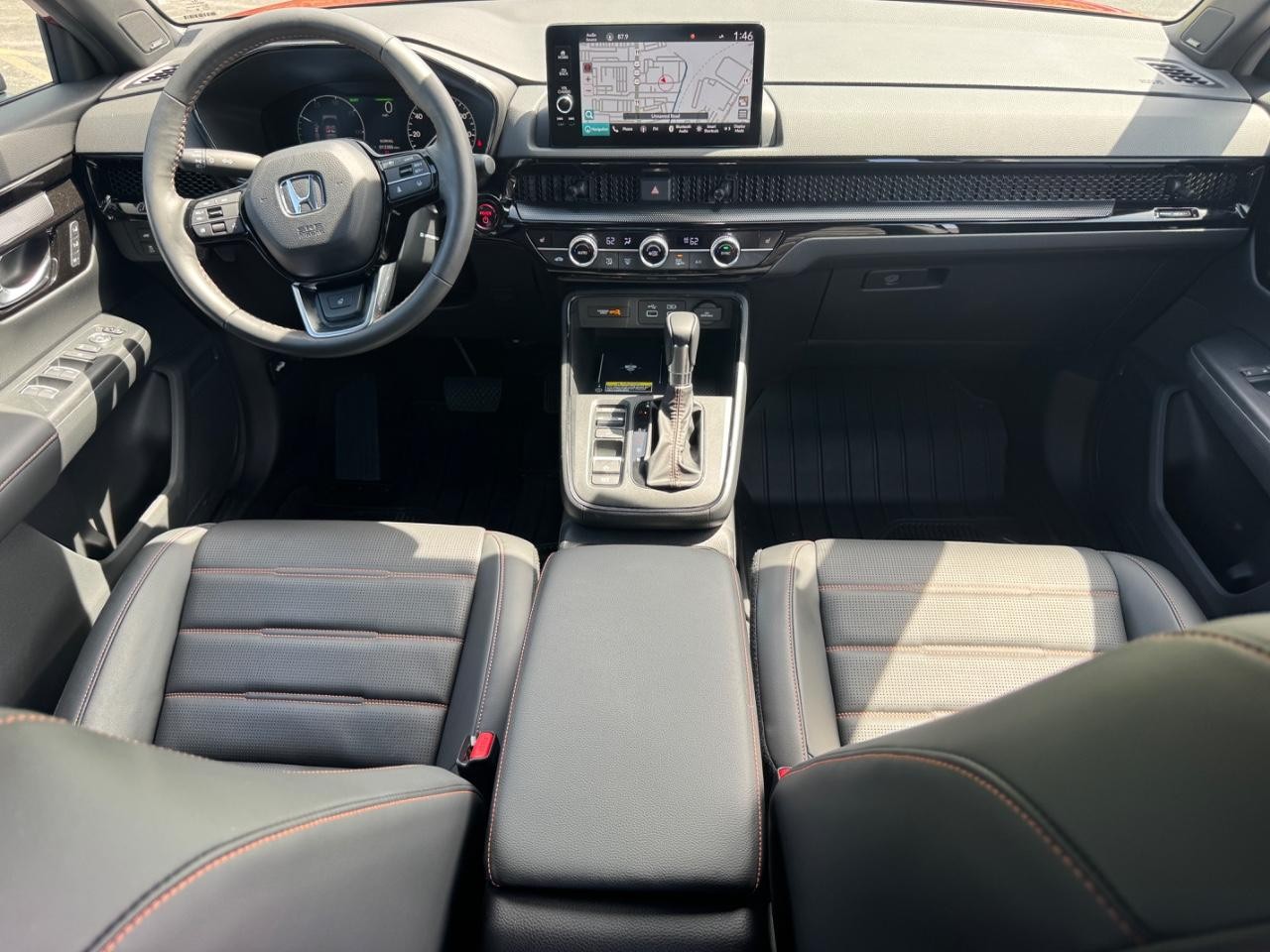 Honda CR-V Hybrid Vehicle Full-screen Gallery Image 13