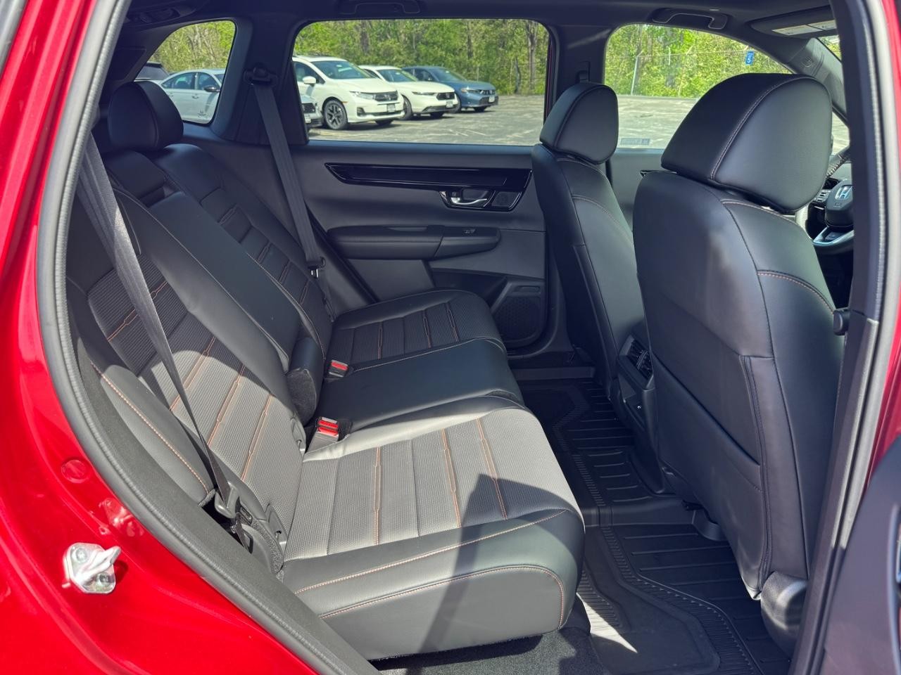 Honda CR-V Hybrid Vehicle Full-screen Gallery Image 14