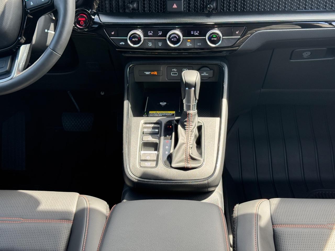 Honda CR-V Hybrid Vehicle Full-screen Gallery Image 16