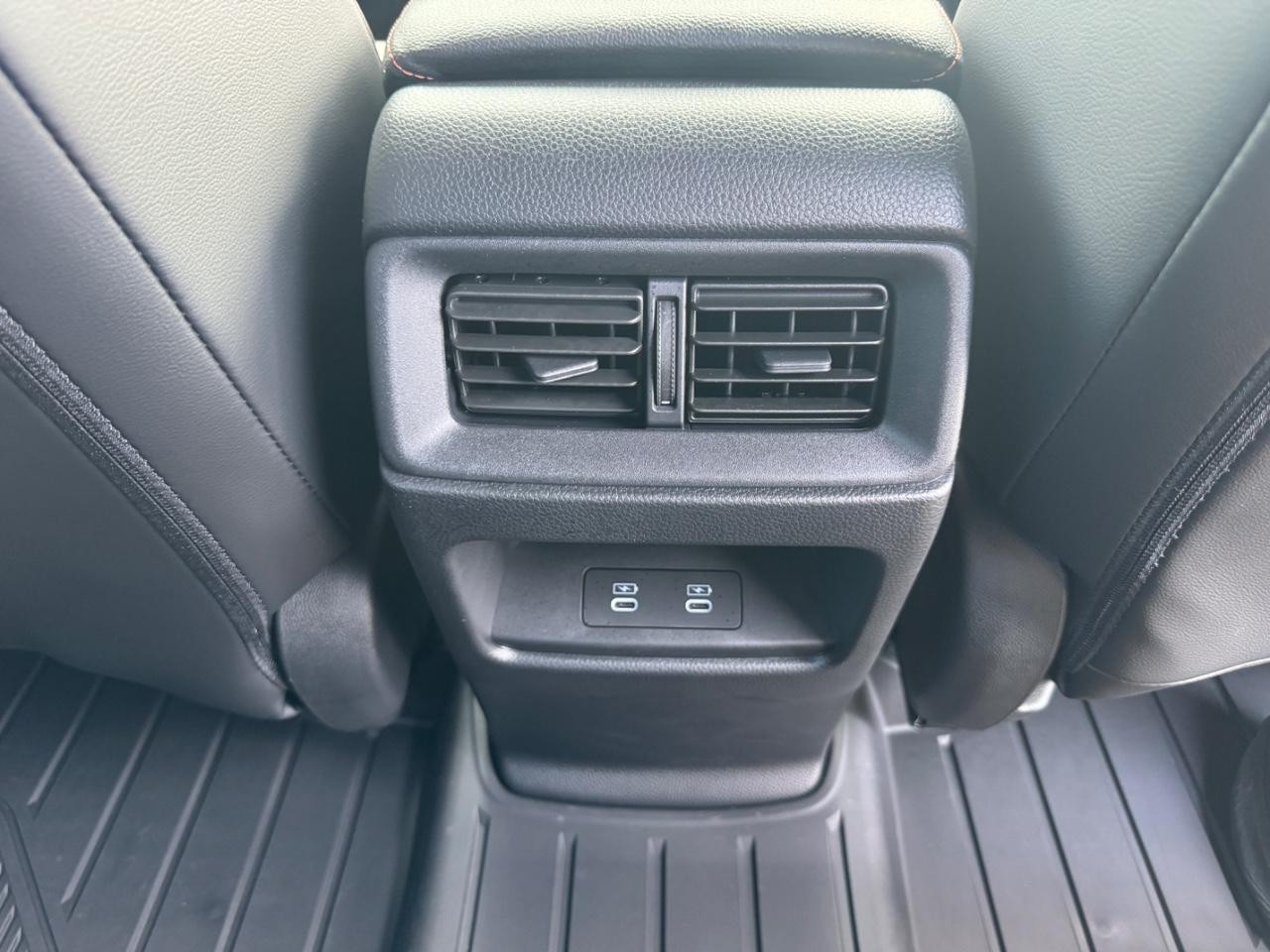 Honda CR-V Hybrid Vehicle Full-screen Gallery Image 19