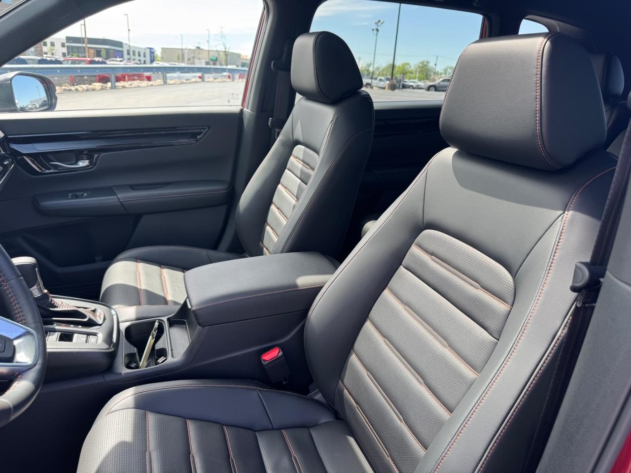 Honda CR-V Hybrid Vehicle Full-screen Gallery Image 22