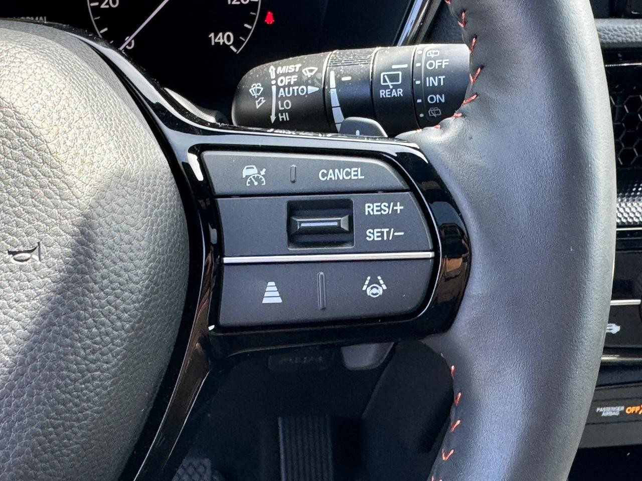 Honda CR-V Hybrid Vehicle Full-screen Gallery Image 23