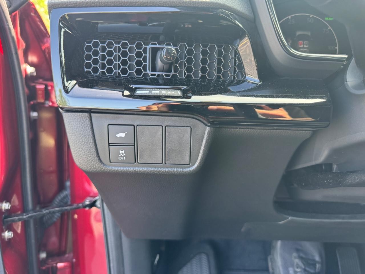 Honda CR-V Hybrid Vehicle Full-screen Gallery Image 28