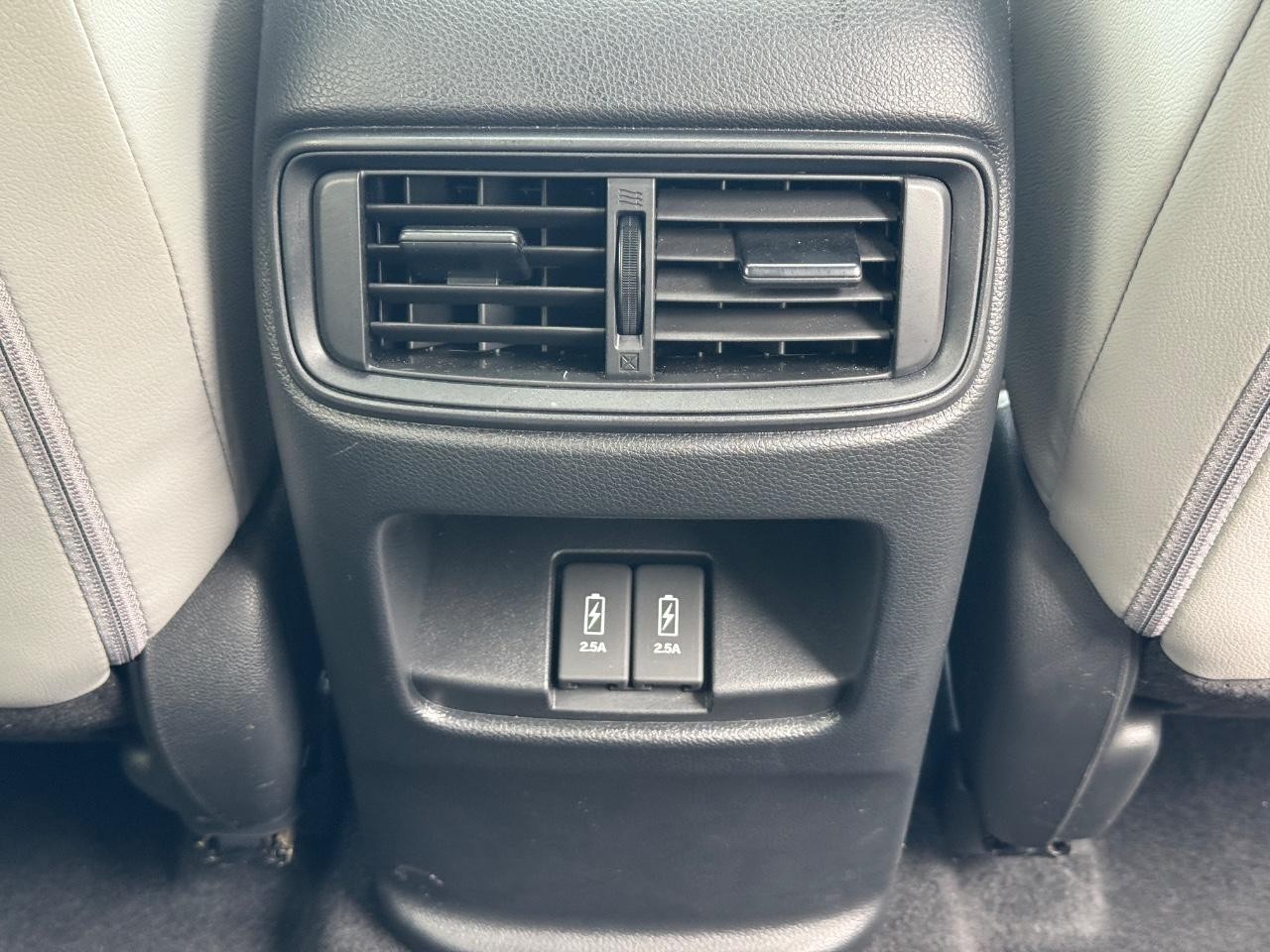 Honda CR-V Vehicle Full-screen Gallery Image 16