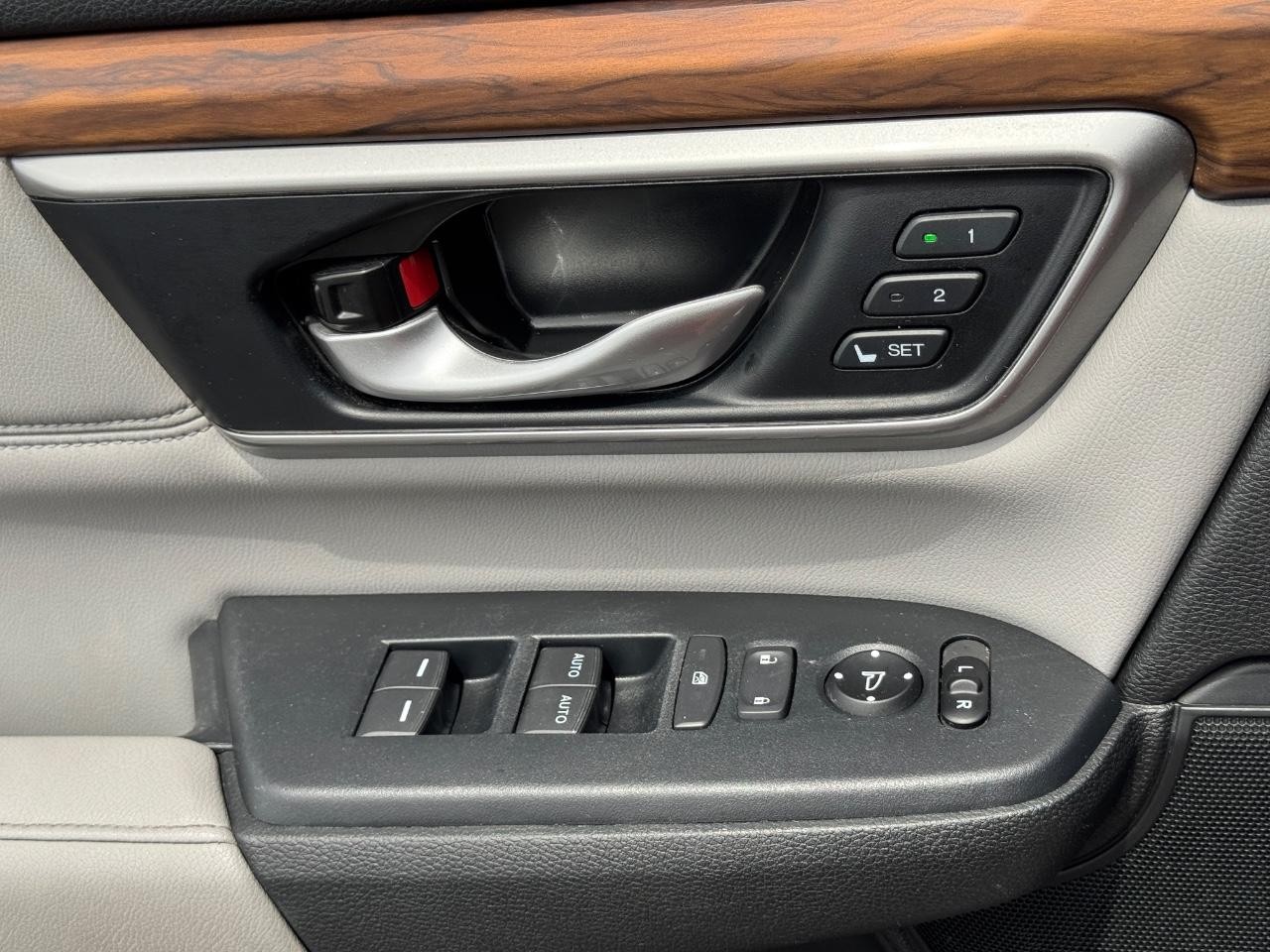 Honda CR-V Vehicle Full-screen Gallery Image 25