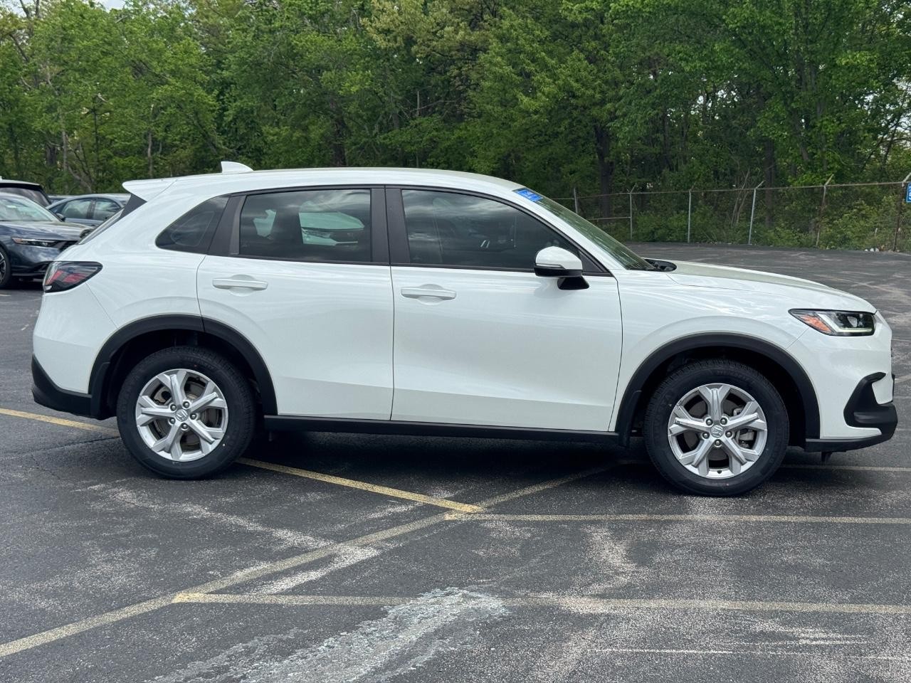 Honda HR-V Vehicle Full-screen Gallery Image 03