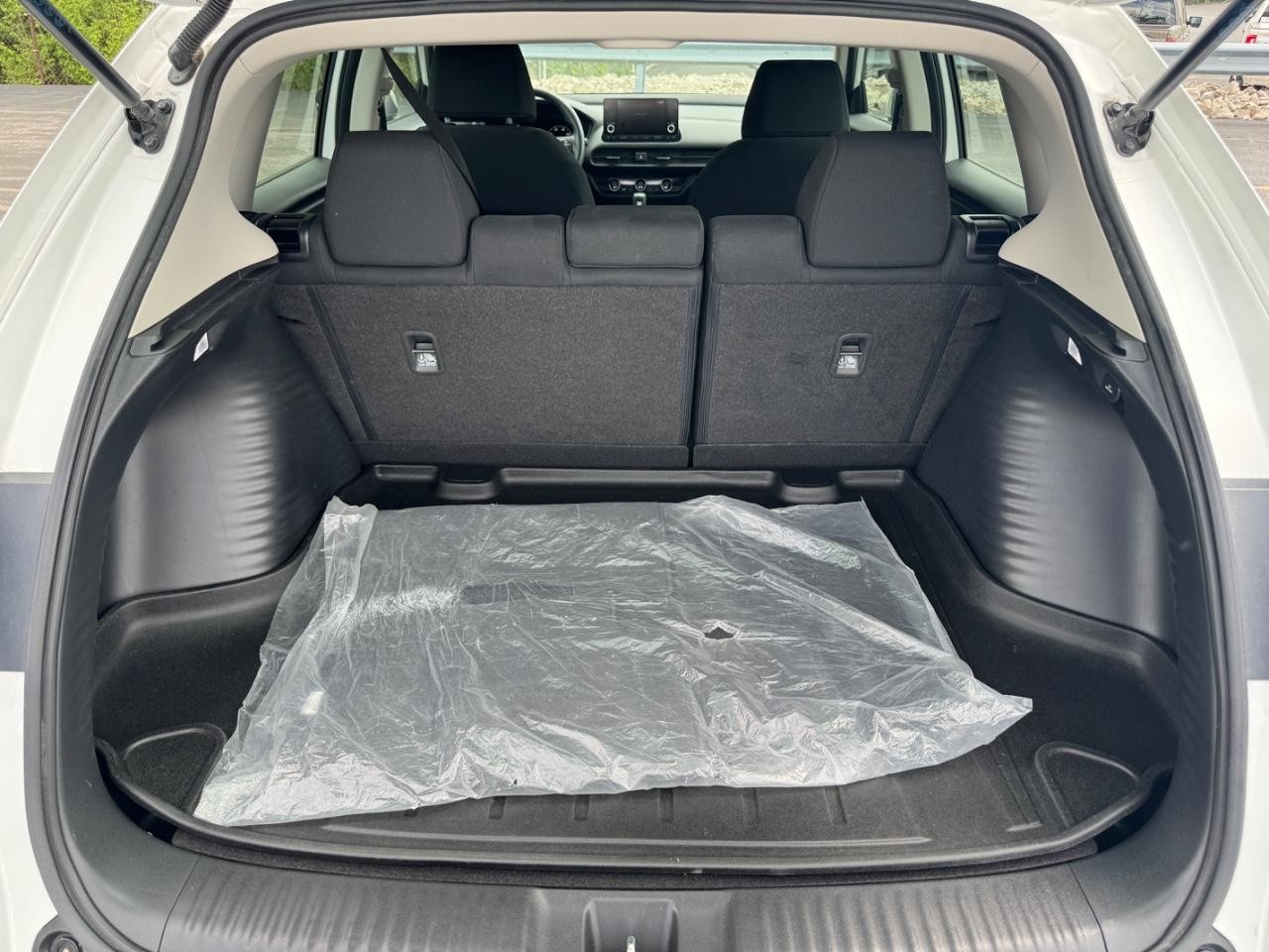 Honda HR-V Vehicle Full-screen Gallery Image 05