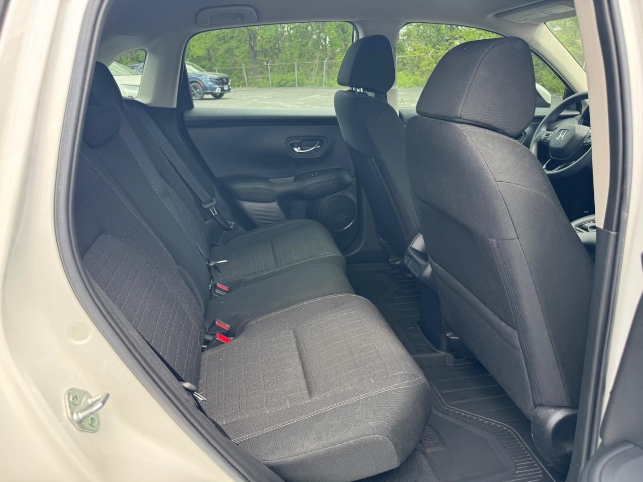 Honda HR-V Vehicle Full-screen Gallery Image 09