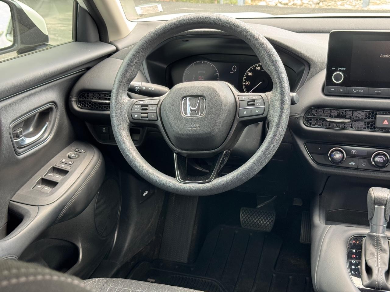 Honda HR-V Vehicle Full-screen Gallery Image 12