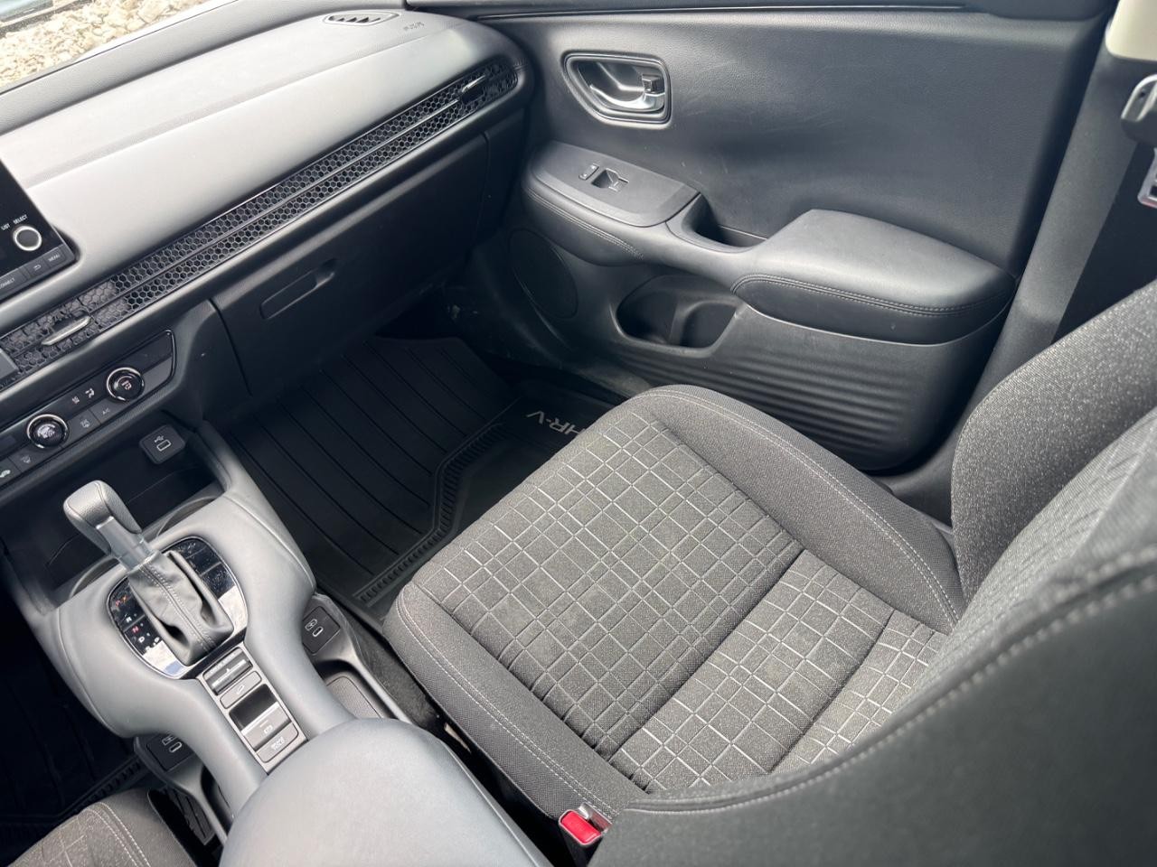 Honda HR-V Vehicle Full-screen Gallery Image 14