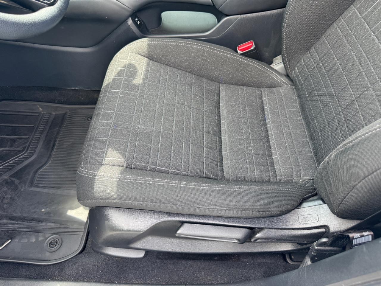Honda HR-V Vehicle Full-screen Gallery Image 17