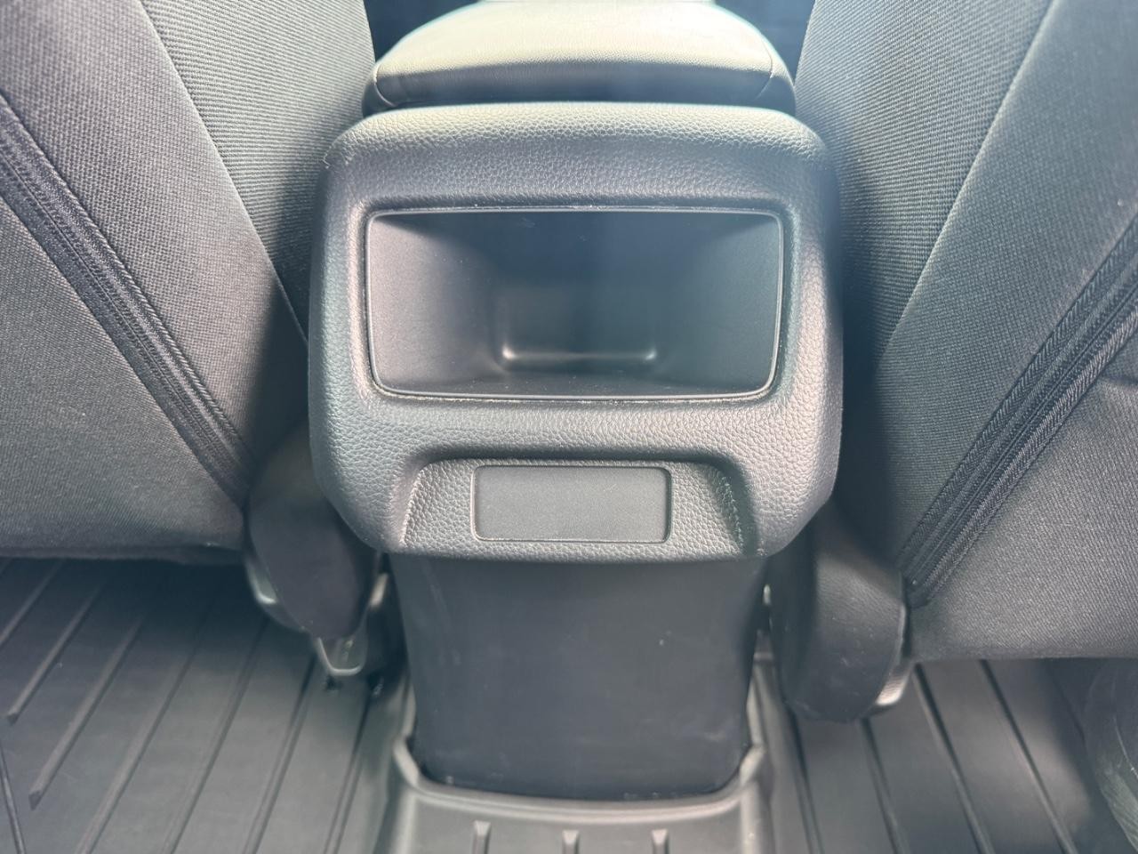 Honda HR-V Vehicle Full-screen Gallery Image 19