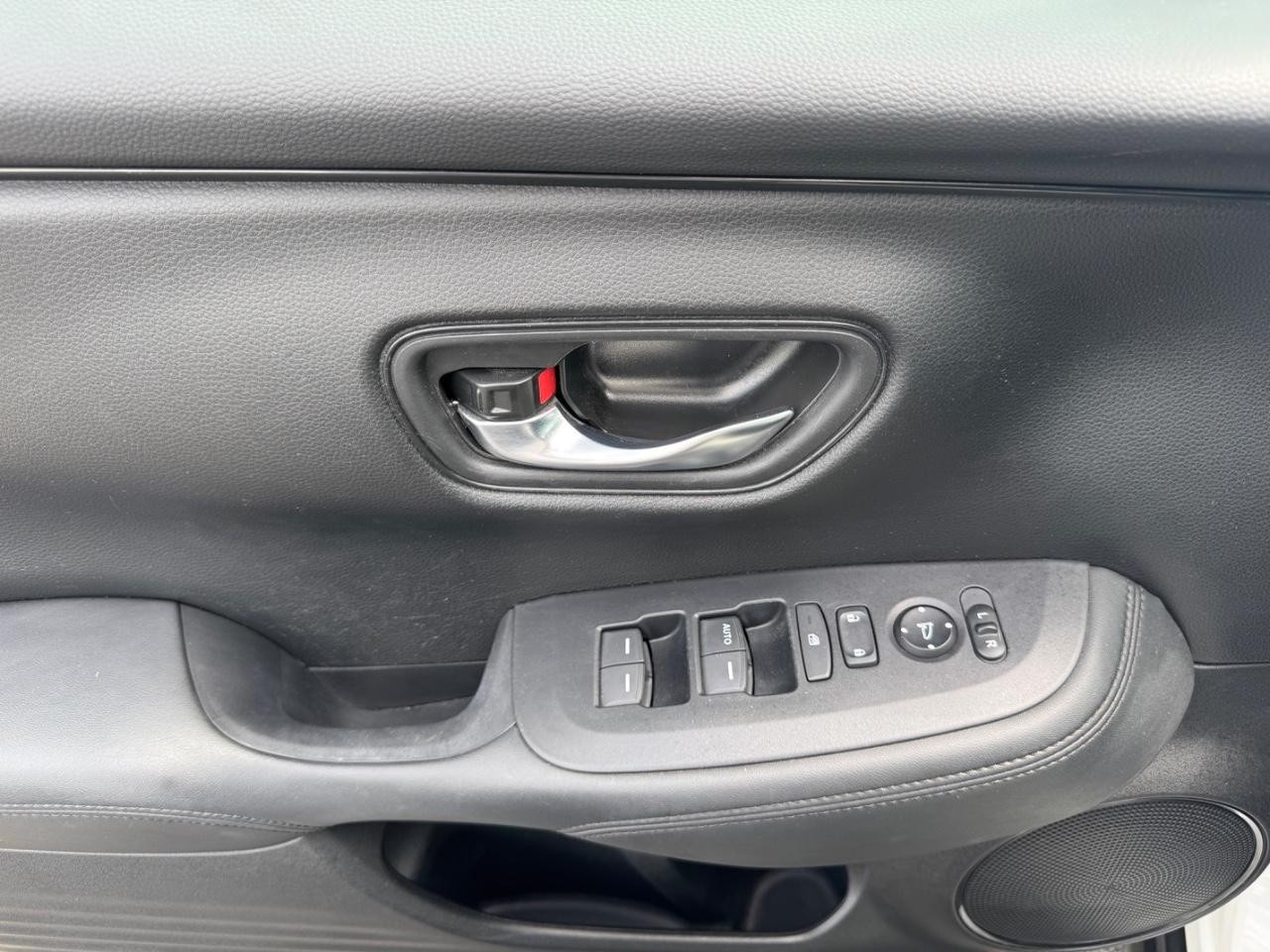 Honda HR-V Vehicle Full-screen Gallery Image 21