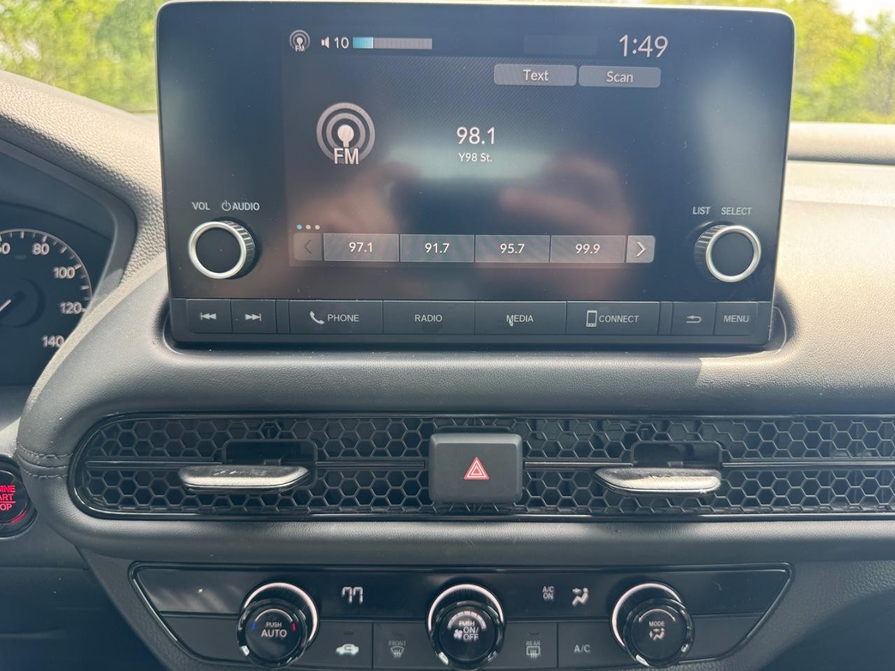 Honda HR-V Vehicle Full-screen Gallery Image 22