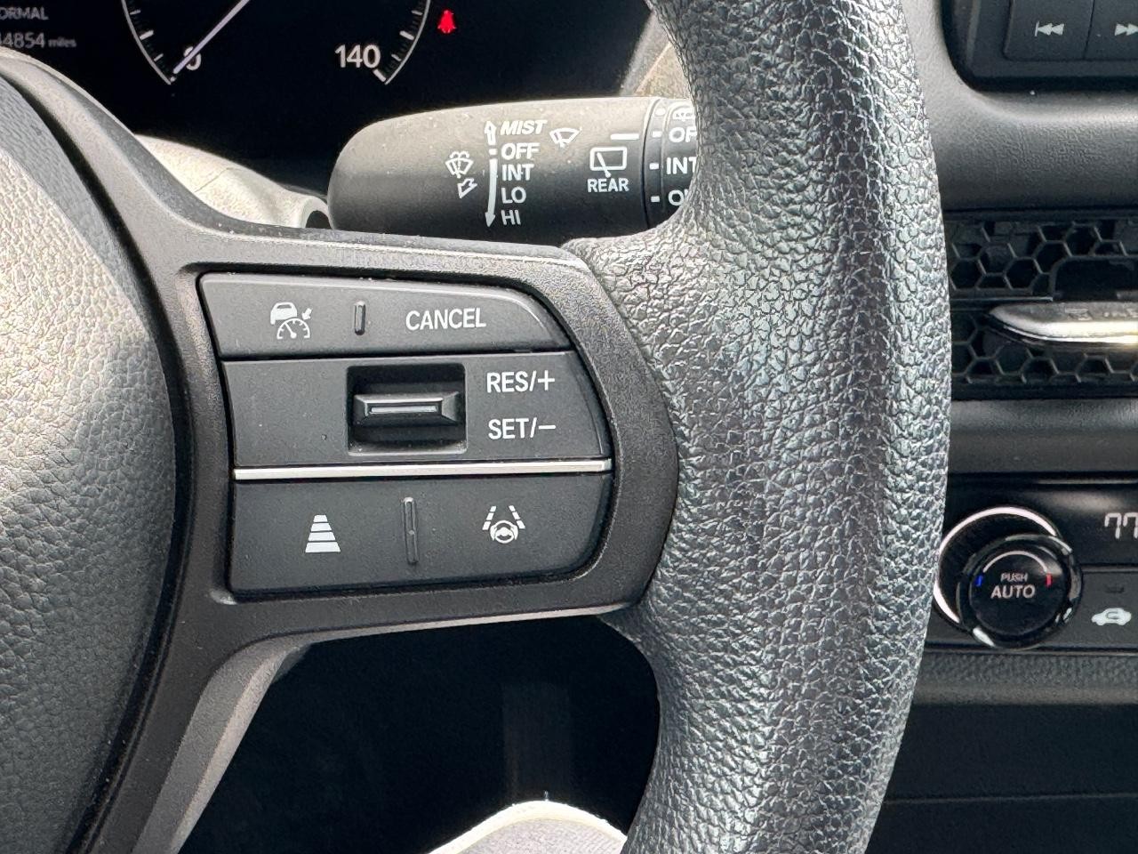 Honda HR-V Vehicle Full-screen Gallery Image 24