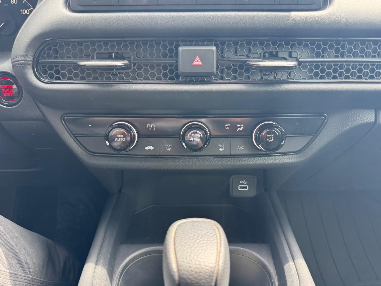 Honda HR-V Vehicle Full-screen Gallery Image 26