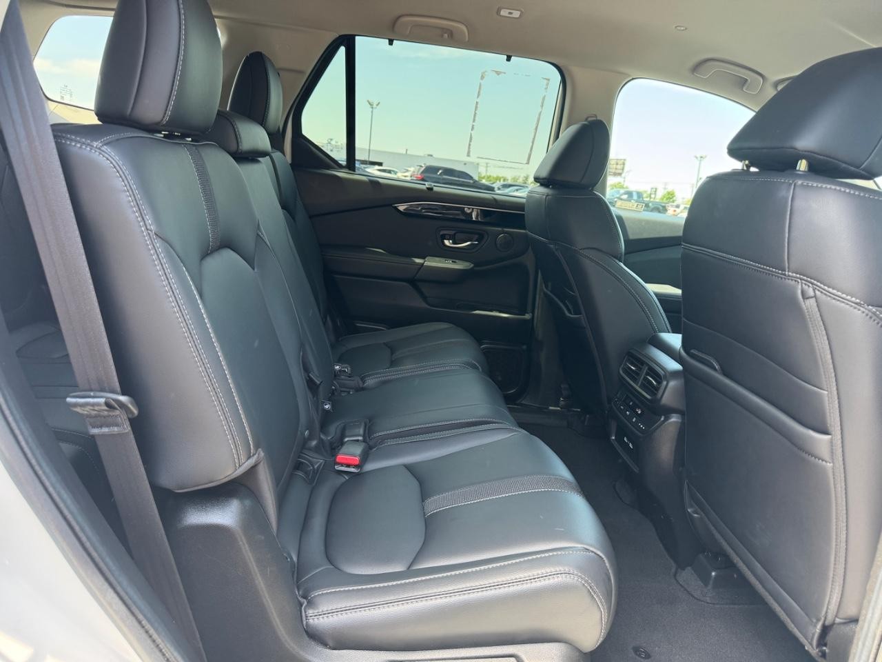 Honda Pilot Vehicle Full-screen Gallery Image 11