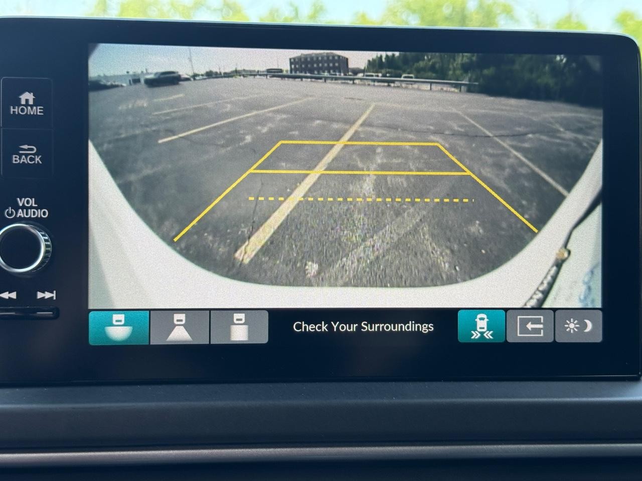 Honda Pilot Vehicle Full-screen Gallery Image 25