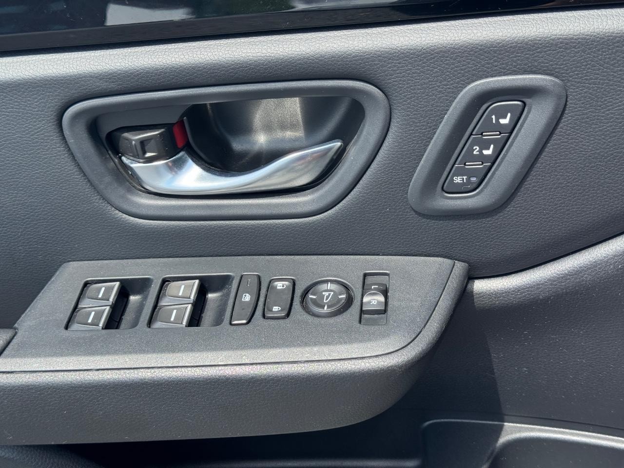 Honda Pilot Vehicle Full-screen Gallery Image 26