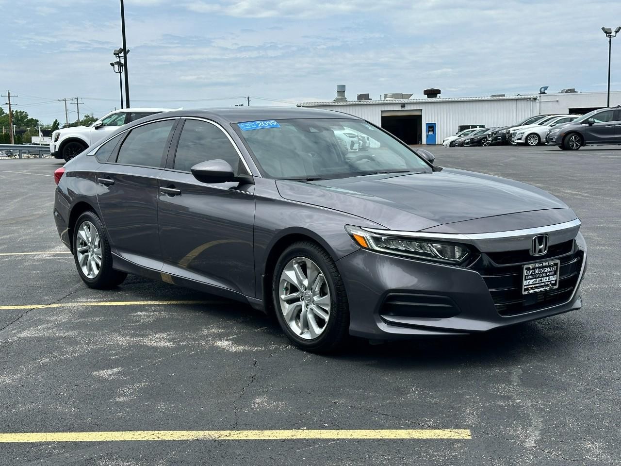 Honda Accord Sedan Vehicle Full-screen Gallery Image 02