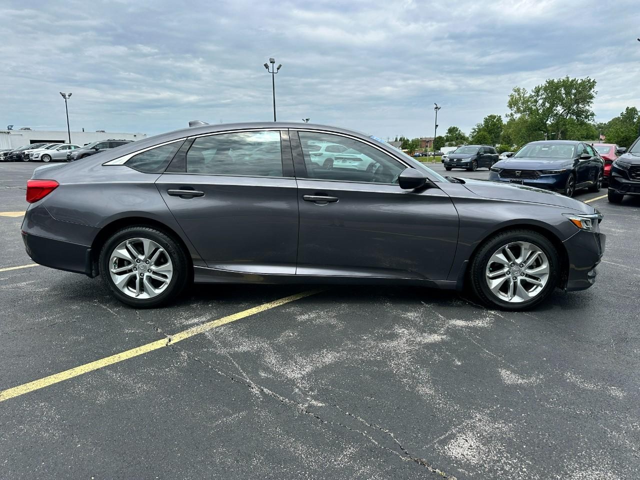 Honda Accord Sedan Vehicle Full-screen Gallery Image 03