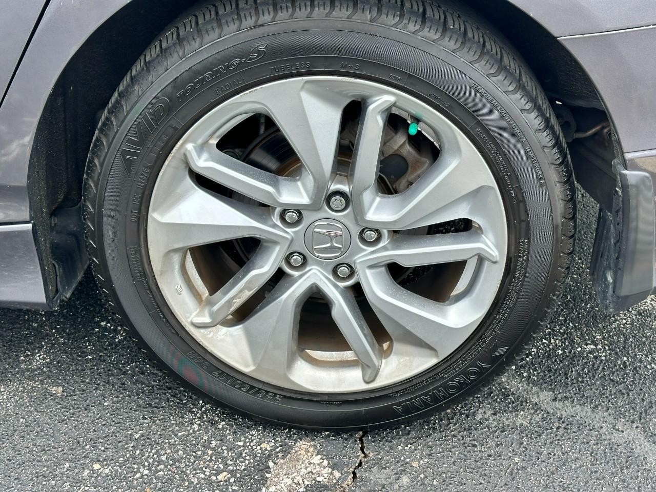 Honda Accord Sedan Vehicle Full-screen Gallery Image 07