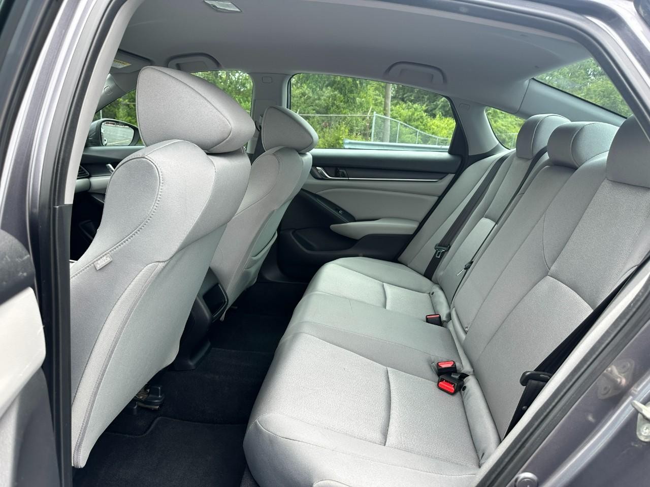 Honda Accord Sedan Vehicle Full-screen Gallery Image 10