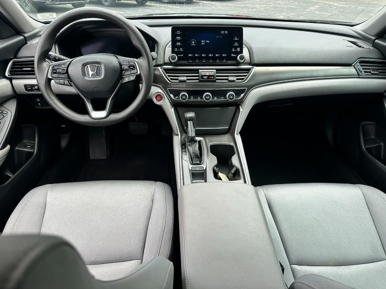 Honda Accord Sedan Vehicle Full-screen Gallery Image 11