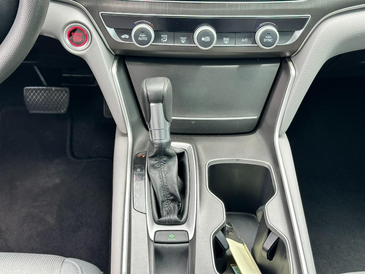 Honda Accord Sedan Vehicle Full-screen Gallery Image 14
