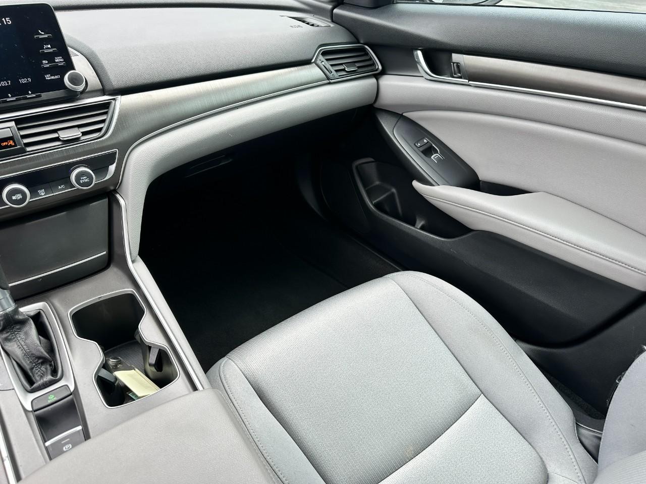 Honda Accord Sedan Vehicle Full-screen Gallery Image 15