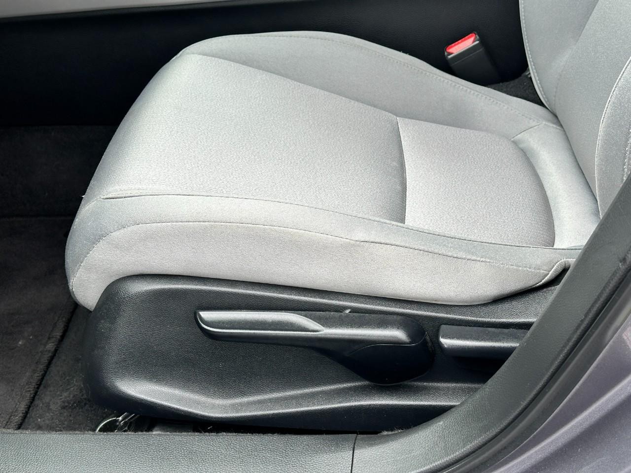 Honda Accord Sedan Vehicle Full-screen Gallery Image 17