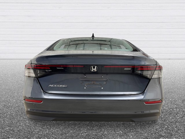 Honda Accord Sedan Vehicle Full-screen Gallery Image 05