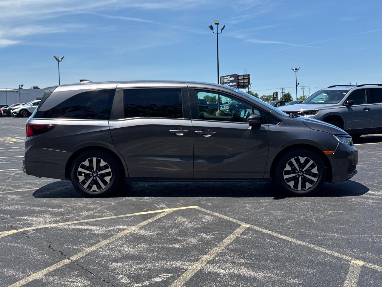 Honda Odyssey Vehicle Full-screen Gallery Image 03