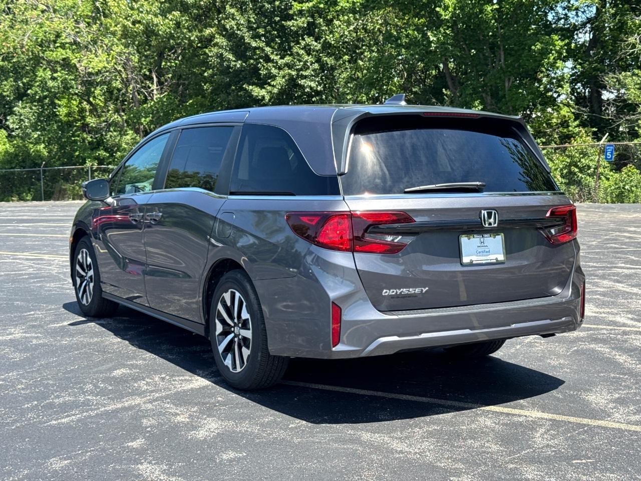 Honda Odyssey Vehicle Full-screen Gallery Image 07