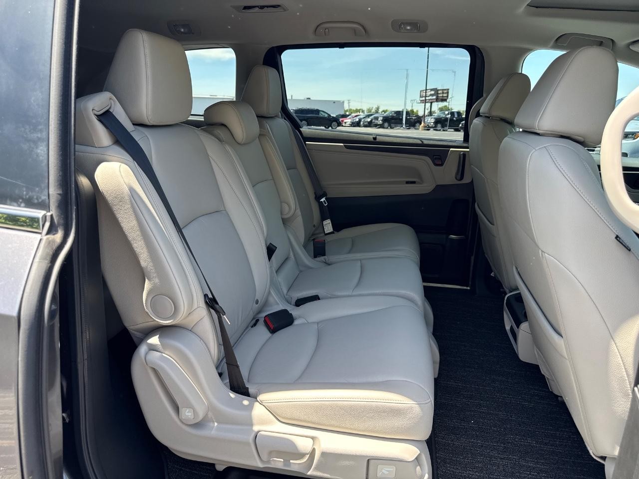 Honda Odyssey Vehicle Full-screen Gallery Image 11