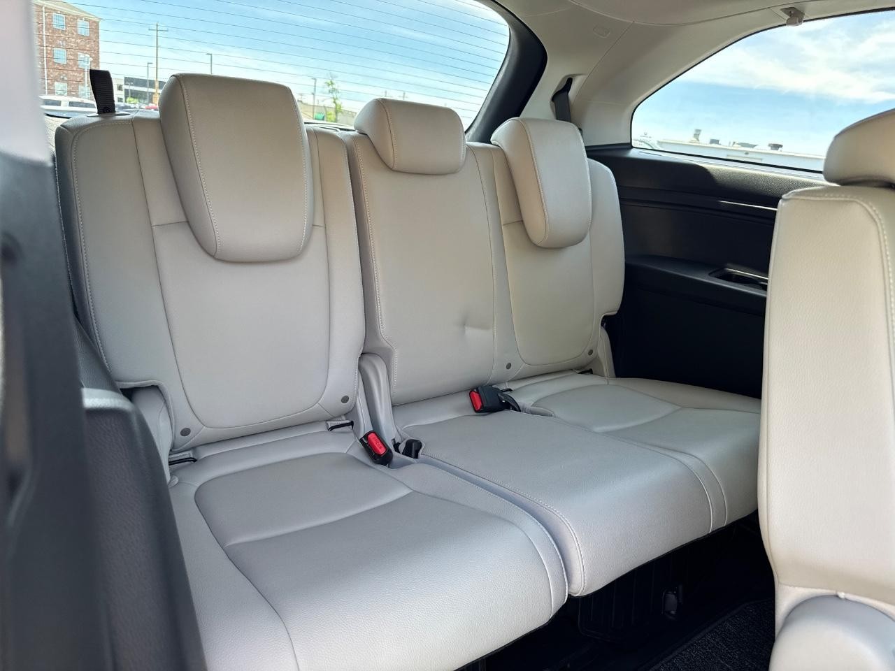 Honda Odyssey Vehicle Full-screen Gallery Image 12