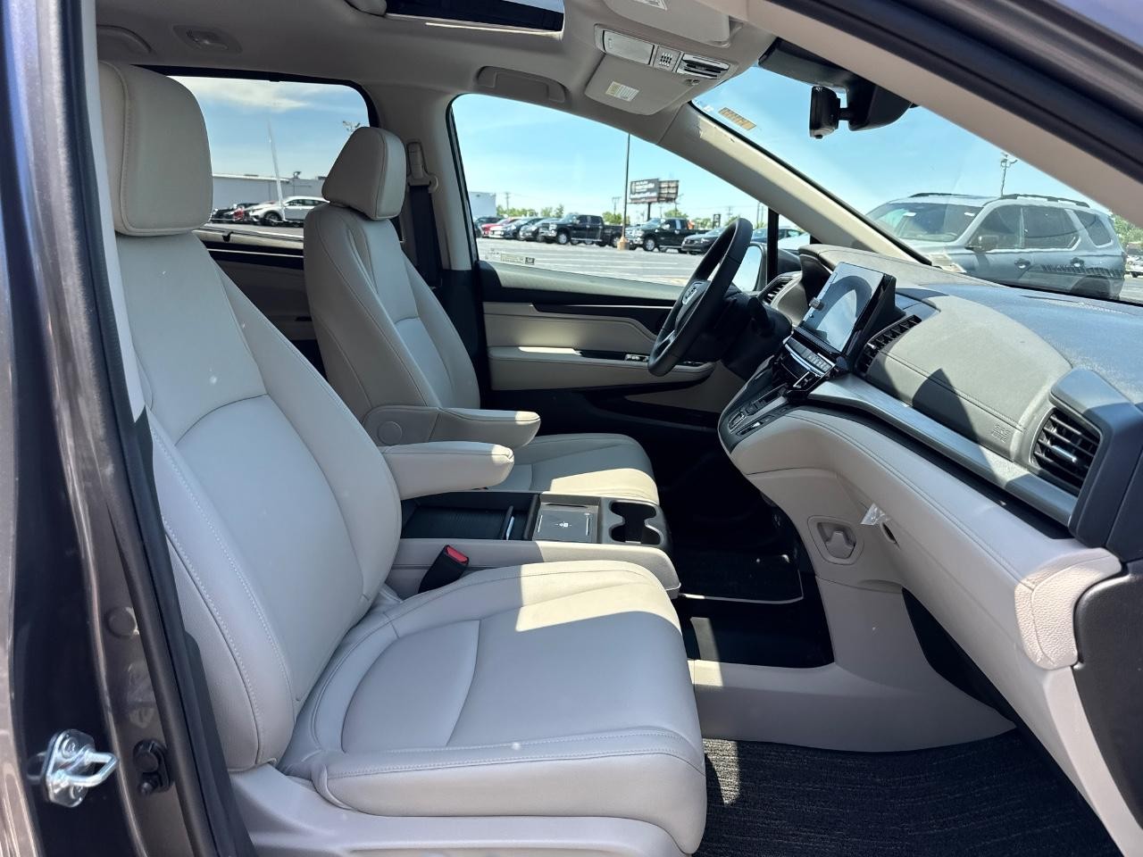 Honda Odyssey Vehicle Full-screen Gallery Image 18