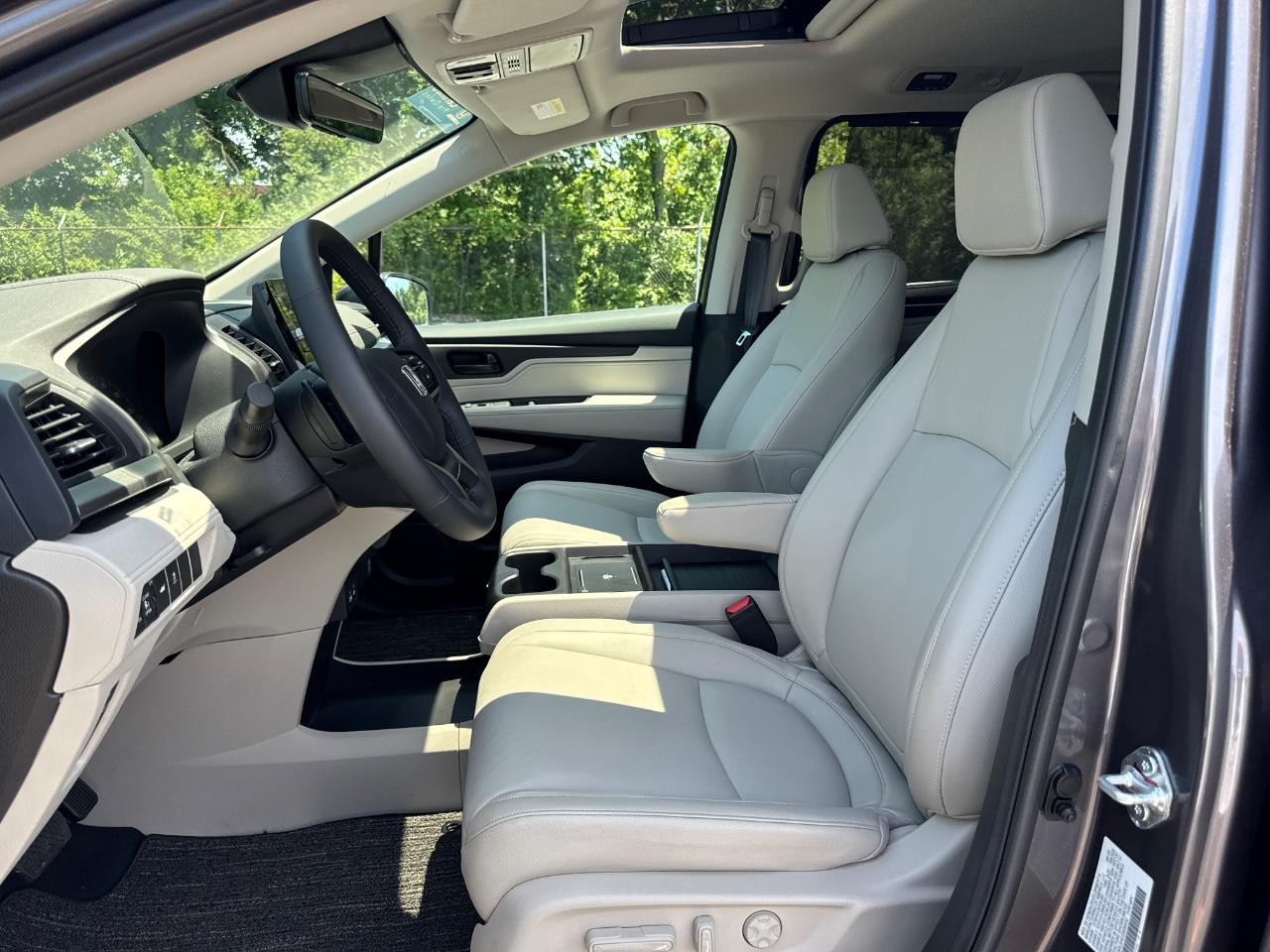 Honda Odyssey Vehicle Full-screen Gallery Image 19