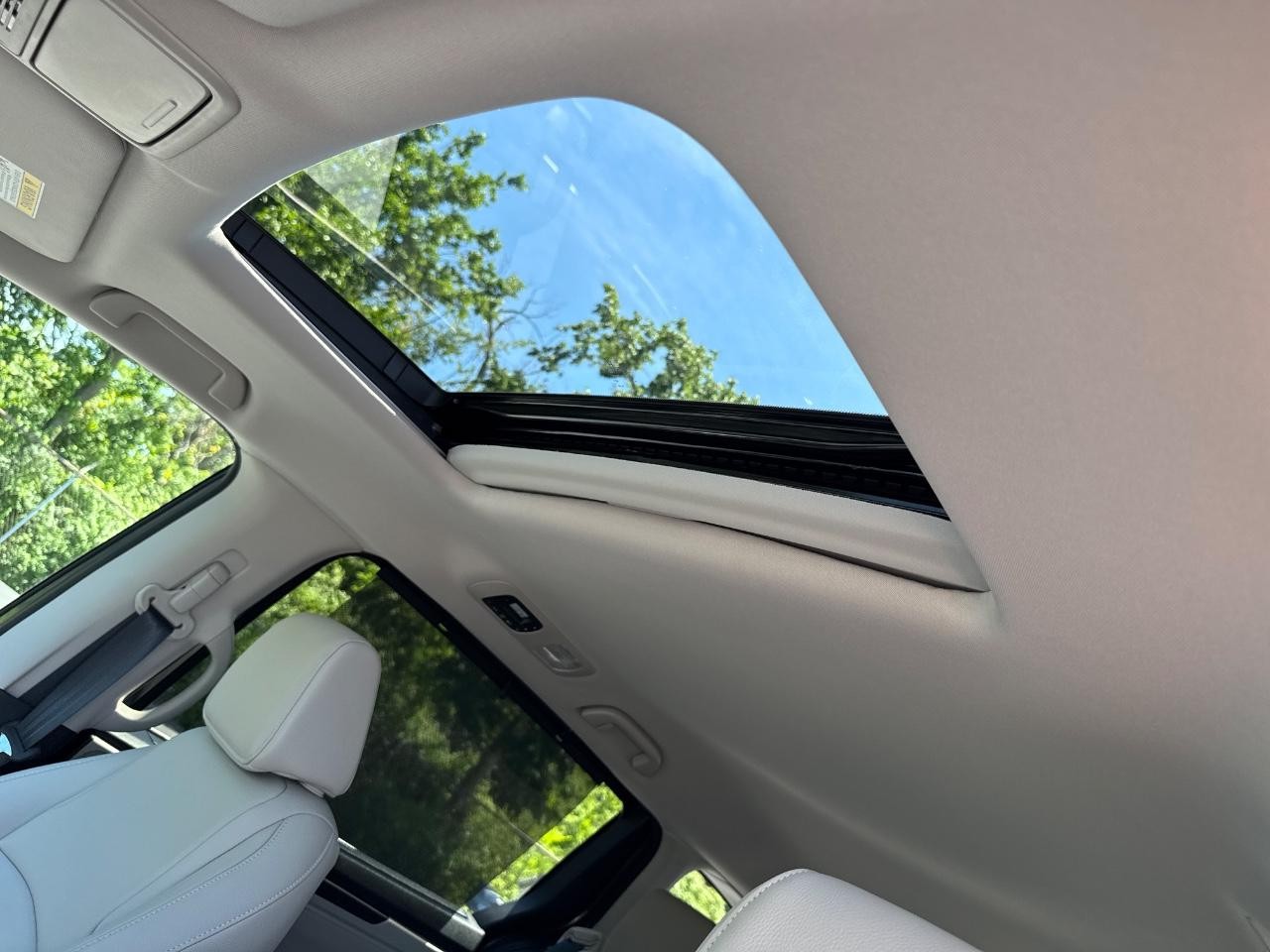 Honda Odyssey Vehicle Full-screen Gallery Image 20