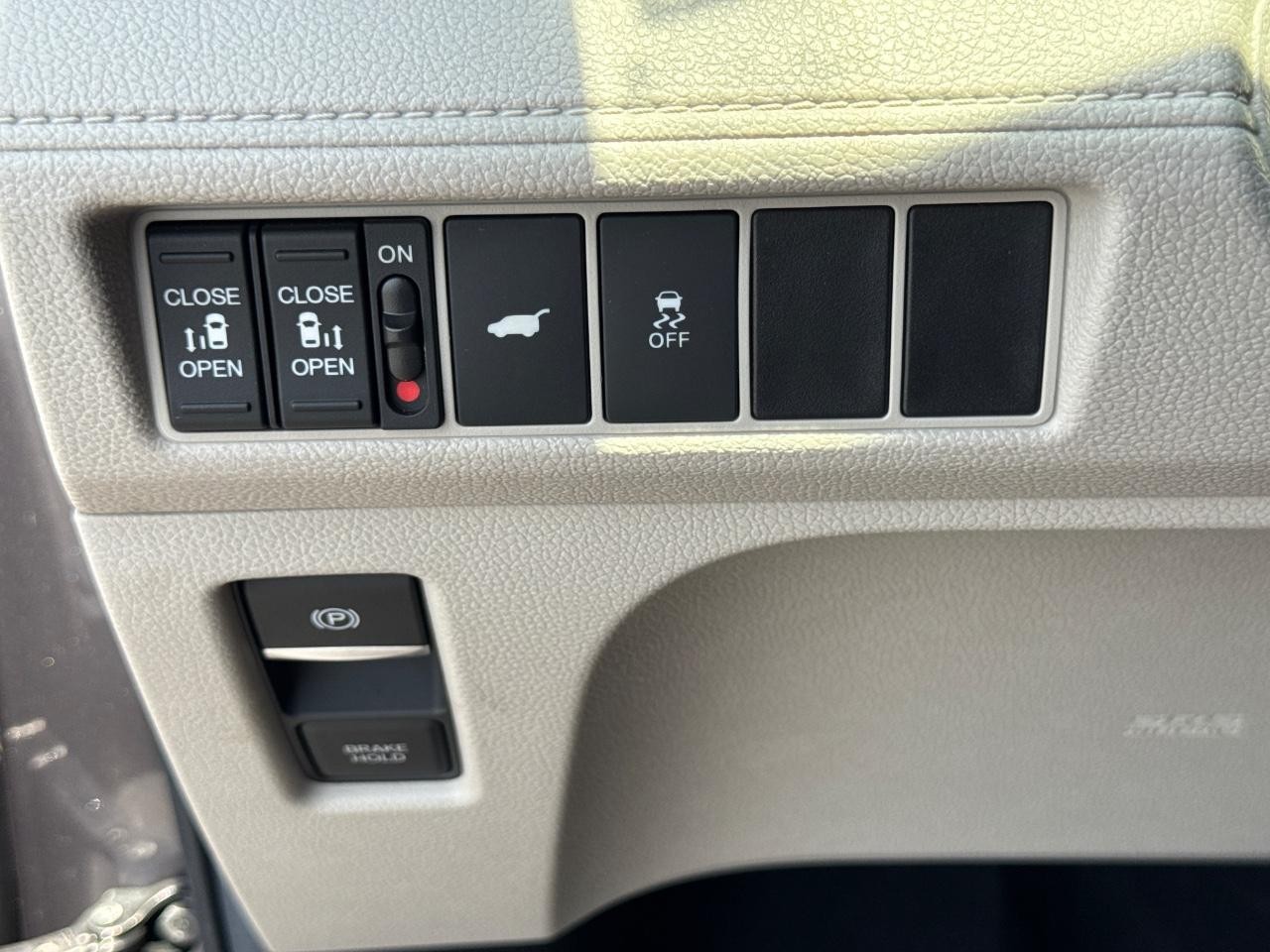 Honda Odyssey Vehicle Full-screen Gallery Image 24