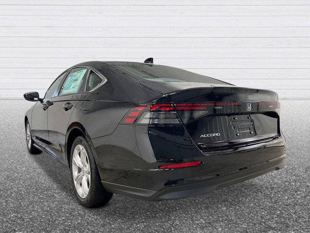 Honda Accord Sedan Vehicle Full-screen Gallery Image 04